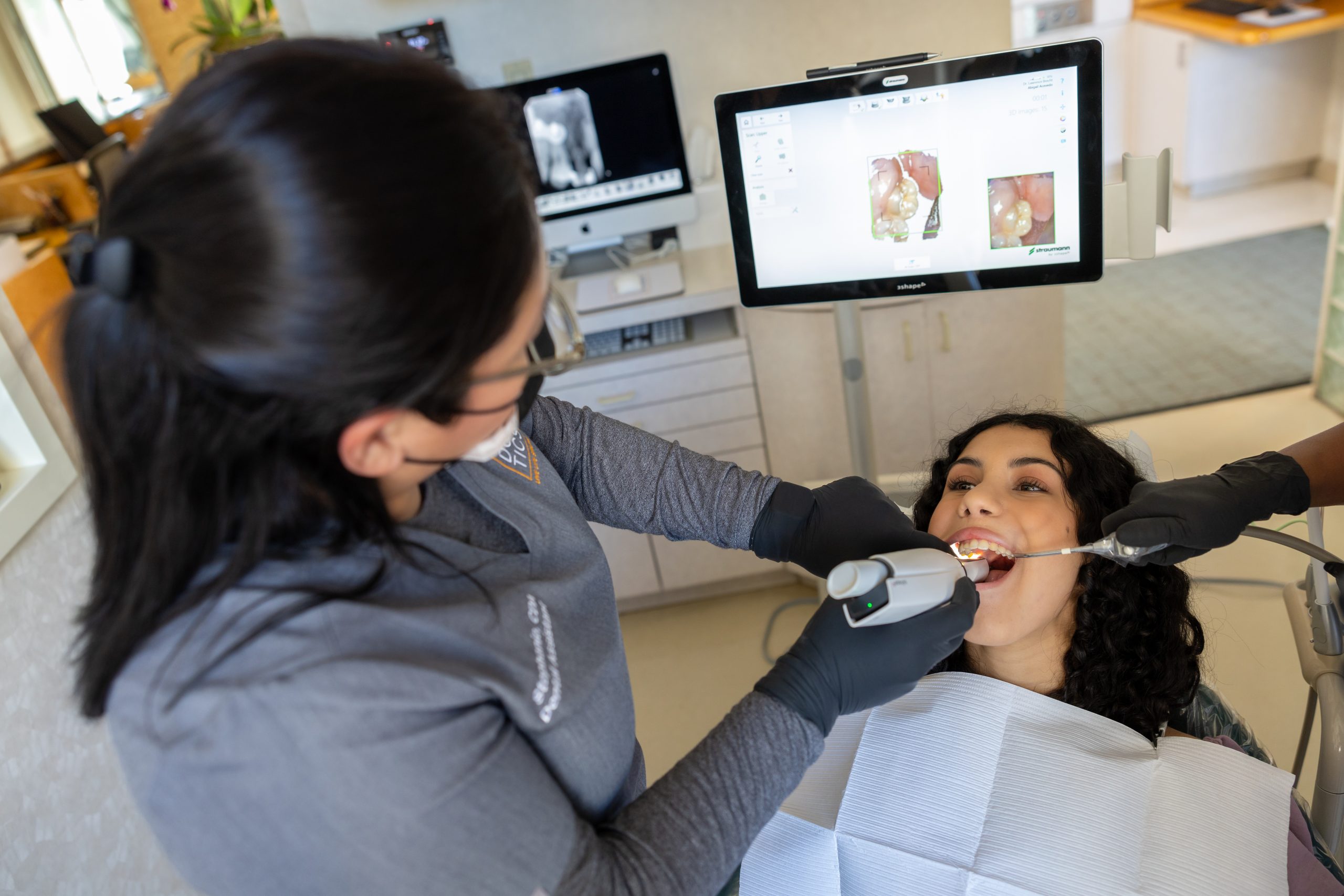 patient-smiling-lab-dental practice